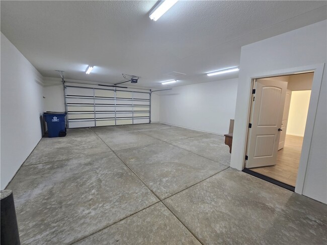 Building Photo - 2459 Davis Ridge Ave