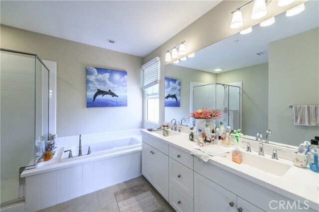 Building Photo - 112 Crescent Moon