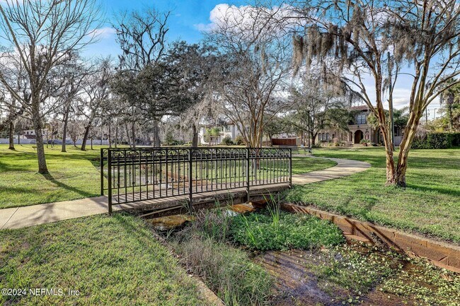 Building Photo - 1427 River Oaks Rd