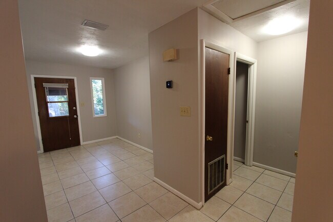 Building Photo - 1530 Pullen Rd