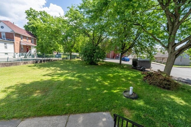 Building Photo - Well-kept 3 Bed, 1 Bath Single Family Home - Schedule your tours now!