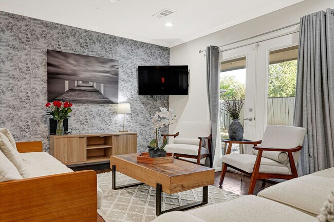 Building Photo - 5534 Loch Lomond Dr