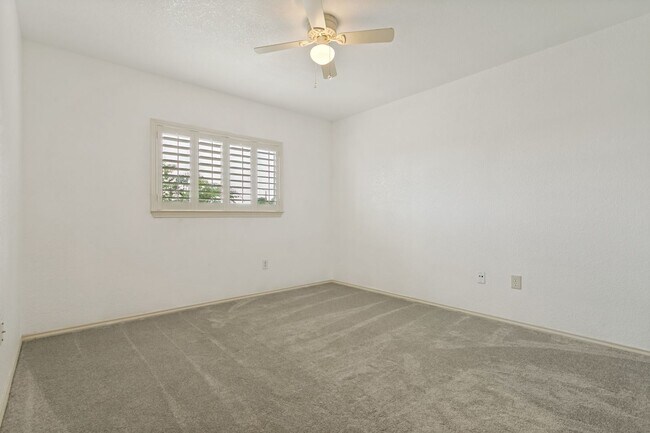 Building Photo - 2-BEDROOM, 2.5-BATHROOM DUPLEX/CONDOMINIUM IN TERRELL HEIGHTS