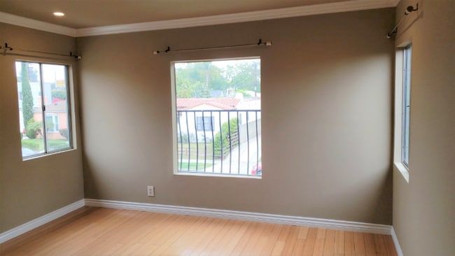 Building Photo - 1435 S Sierra Bonita Ave