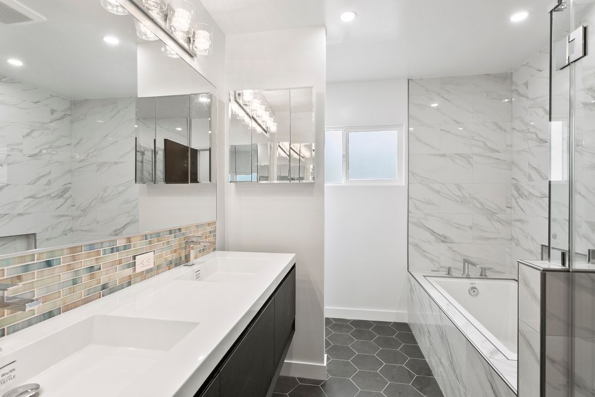 Building Photo - 4444 Don Felipe Dr