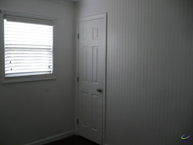 Building Photo - 1325 Laura Ave