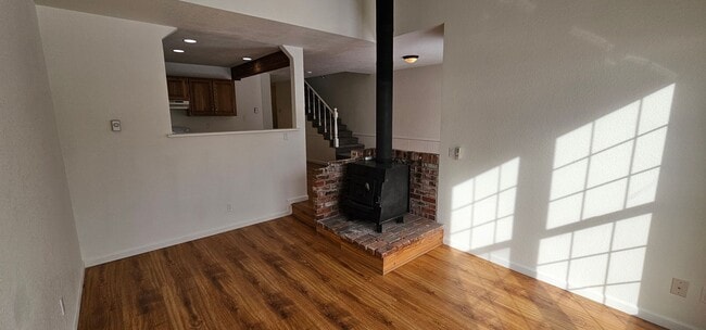 Building Photo - Newly Renovated 3Bed 1.5 Bath House Available in Heart of Bozeman