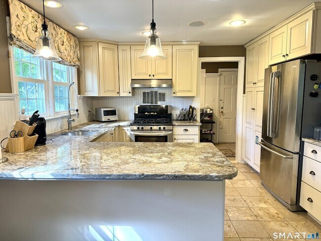 Building Photo - 330 Ridge Rd