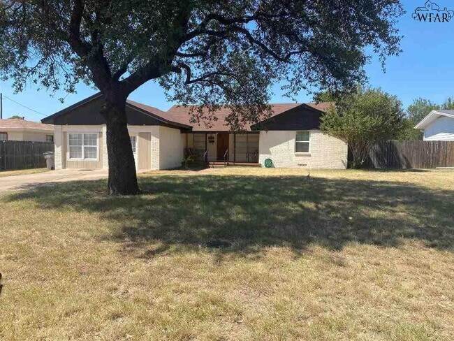 Primary Photo - 1612 Southwest Pkwy