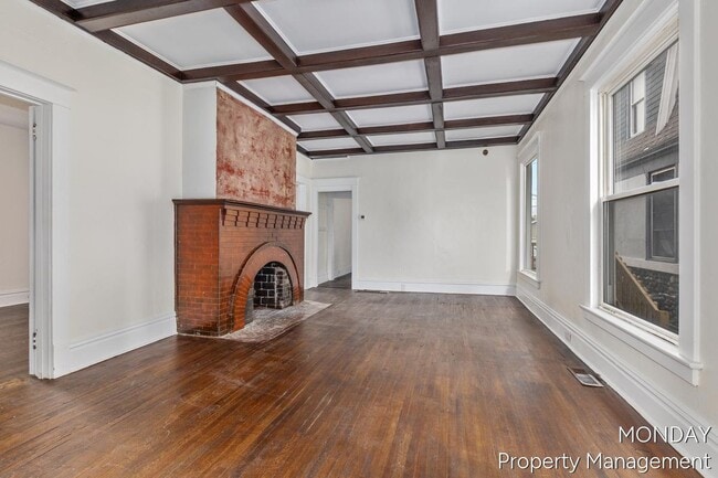 Building Photo - 531 W Webster Ave