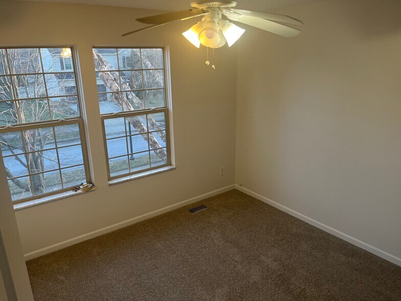 Building Photo - 1074 Lakegrove Court