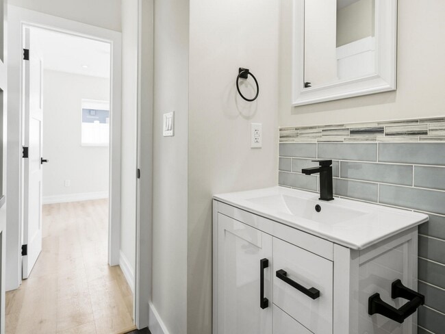 Building Photo - 4751 NE 4th Ave