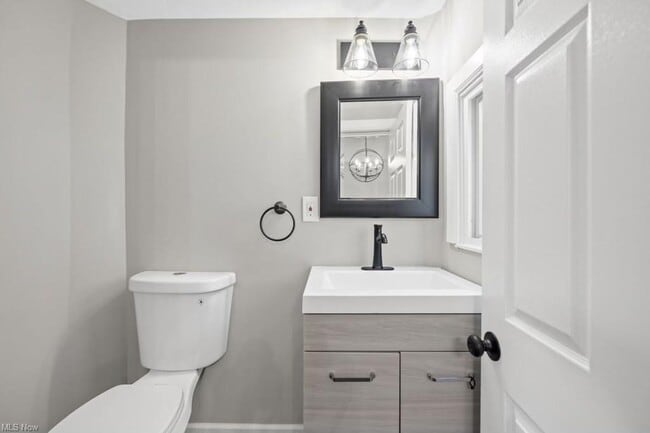 Building Photo - 1643 Lincoln Ave