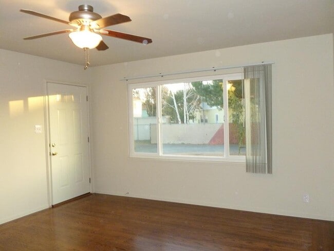 Building Photo - 437 Central Ct