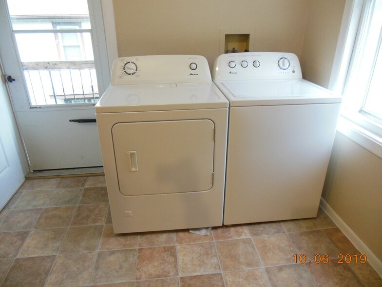 Building Photo - 609 Market St