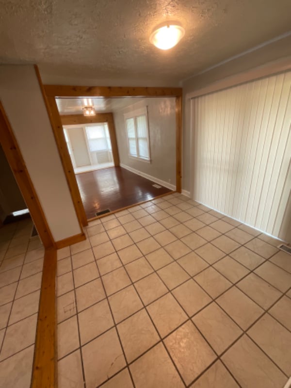 Building Photo - 416 E Hillside Dr