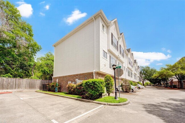 Building Photo - 9200 Westheimer Rd