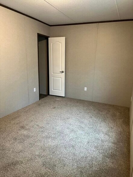 Building Photo - 117 Betty St