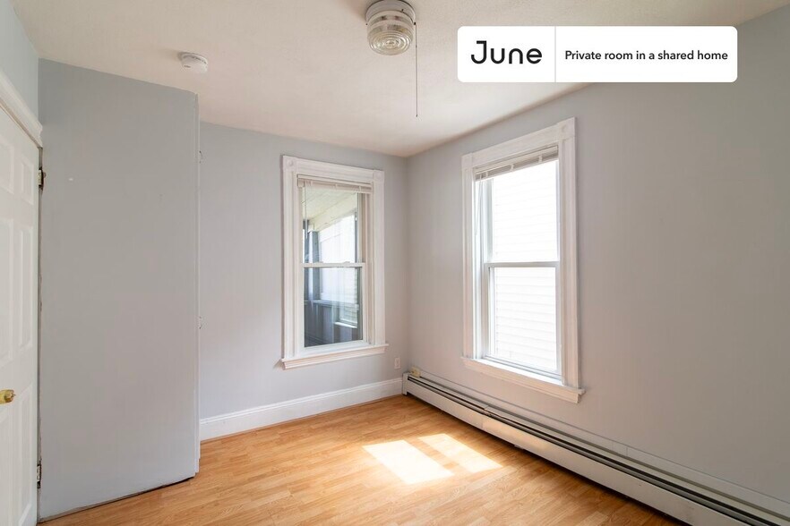 Building Photo - Room in Shared 3 bed/1 bath home