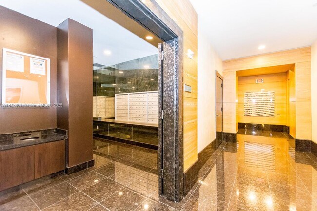 Building Photo - 950 Brickell Bay Dr