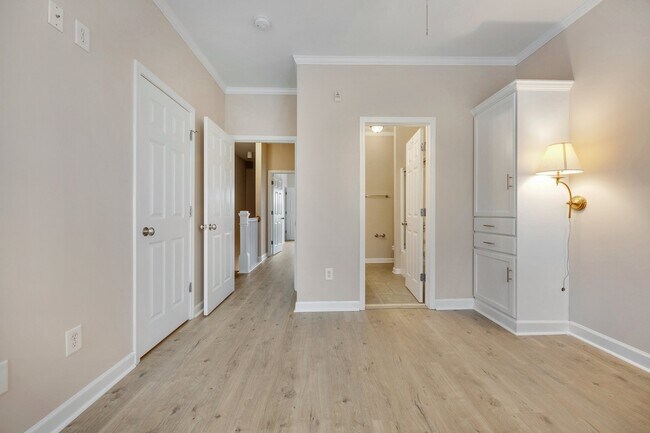 Building Photo - 926 Iris St