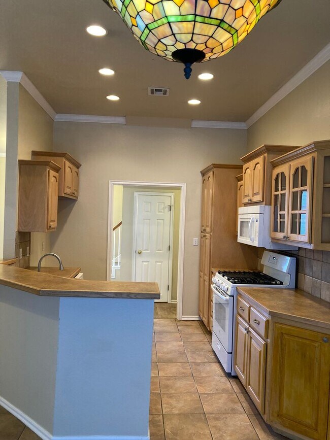 Building Photo - Spacious 3BDRM Home in Blackberry Ridge, V...