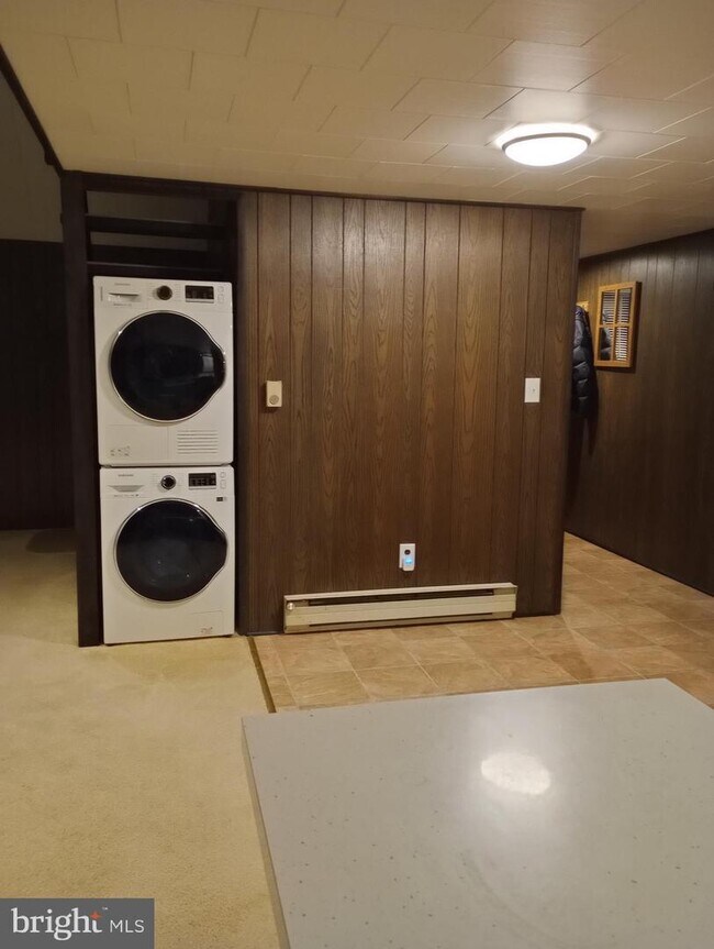 Building Photo - 131 Outer Dr