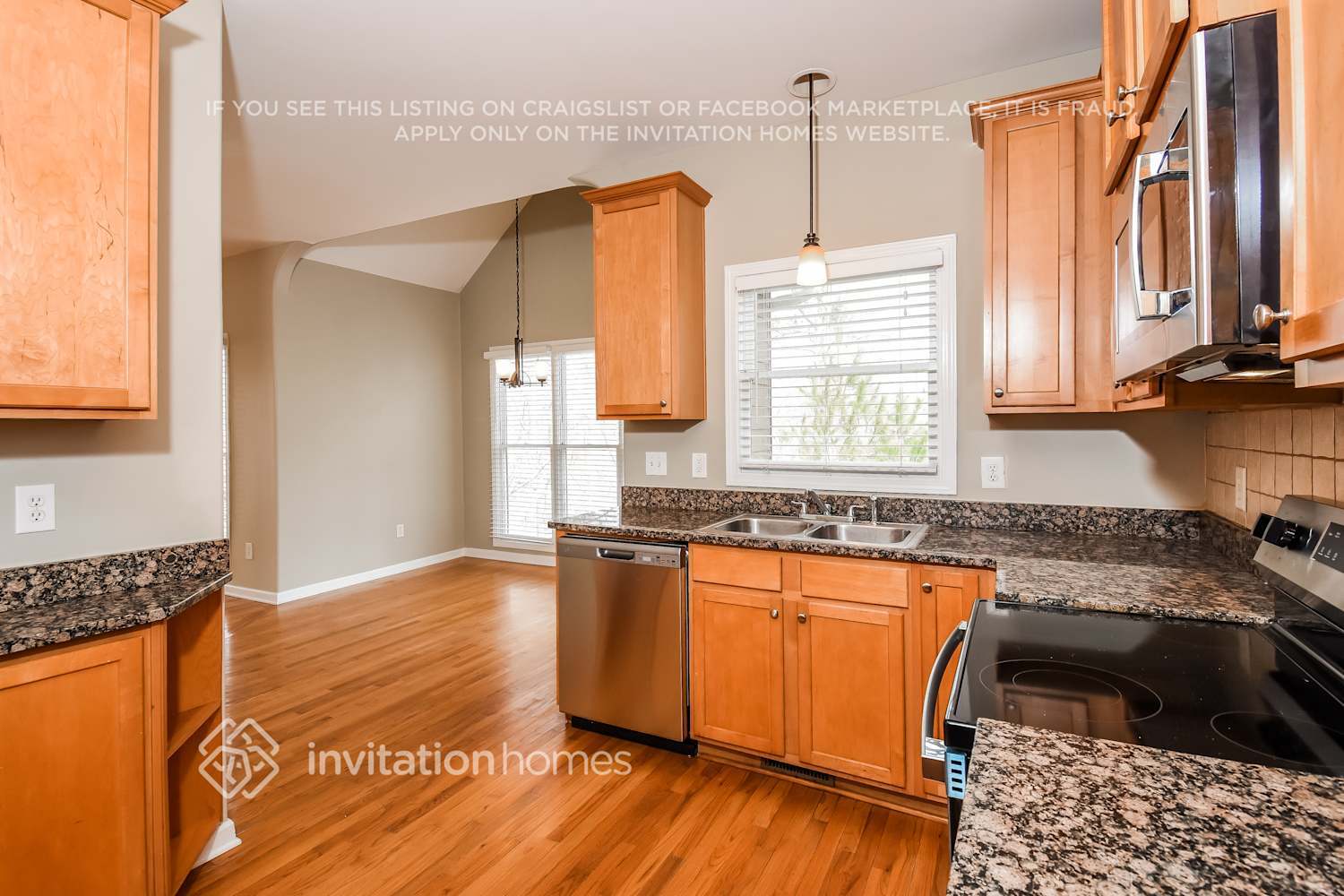 Building Photo - 2026 Castlemaine Cir