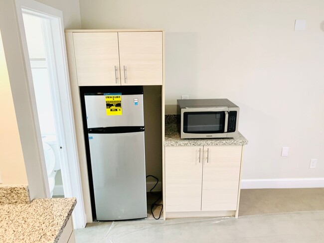 Building Photo - STUDIO APARTMENT AVAILABLE IN THE HEART OF...