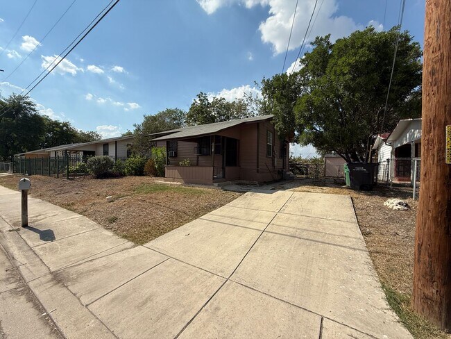 Building Photo - 3003 Venus St