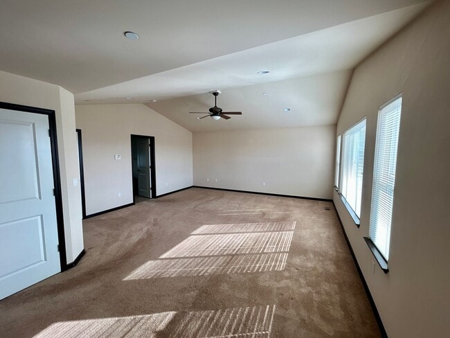 Building Photo - Gorgeous 4 bed 2.5 bath Marysville home