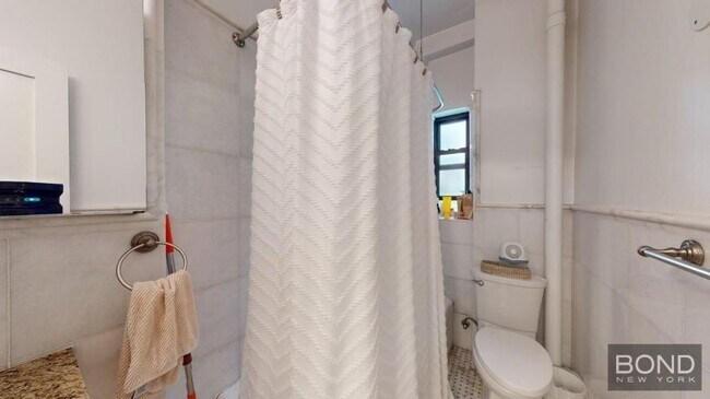 Building Photo - 4 bedroom in NEW YORK NY 10024