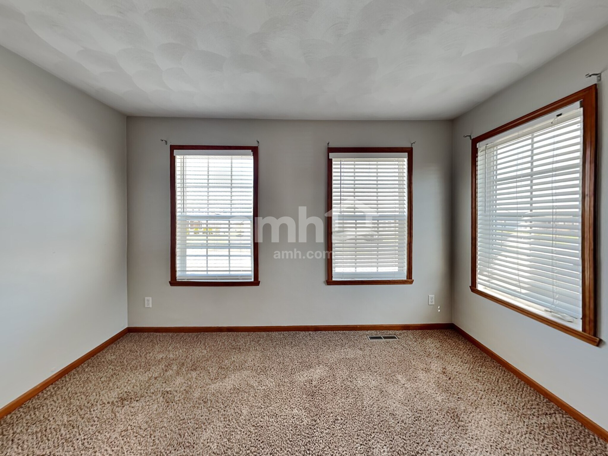 Building Photo - 3085 Warwickshire Dr