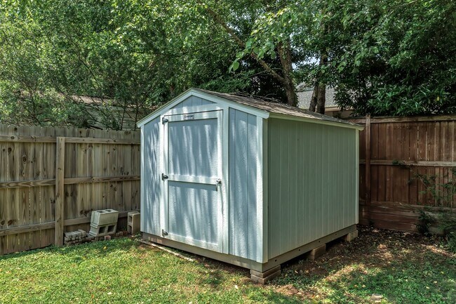Building Photo - **Cute 3/2 Bungalow in Flaherty Farms**