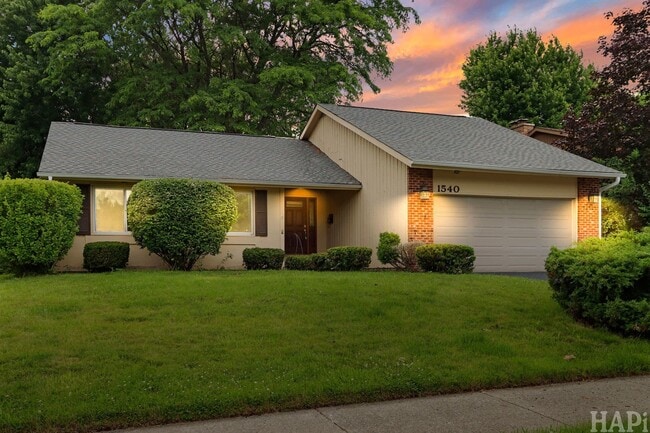 Building Photo - 1540 N Pepper Tree Dr