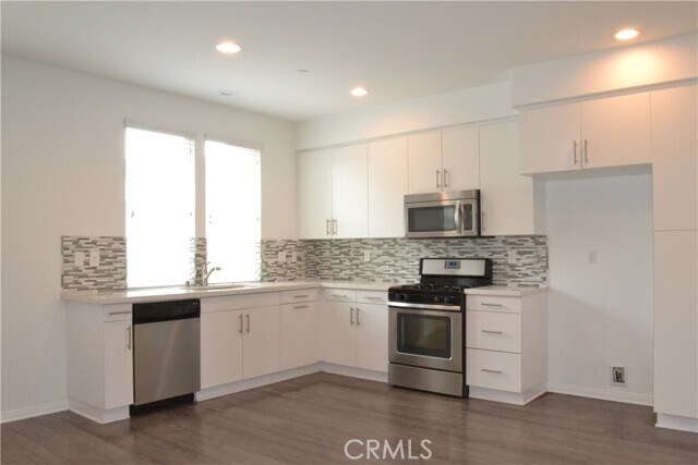 Building Photo - 149 E Commercial St