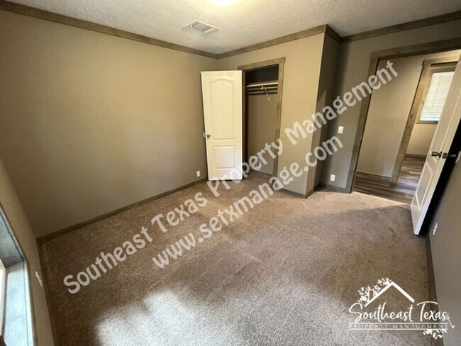 Building Photo - 4740 Ariola Ln