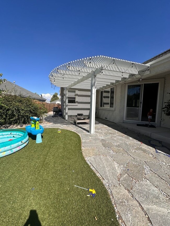 Building Photo - Beautiful Golf Course Home Located on a Cul de Sac