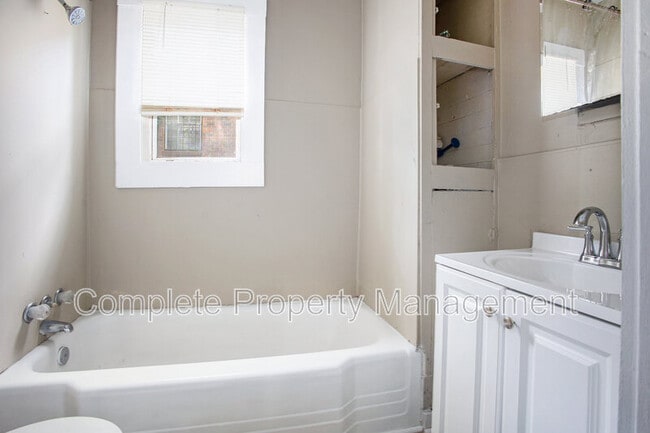 Building Photo - 109 59th St