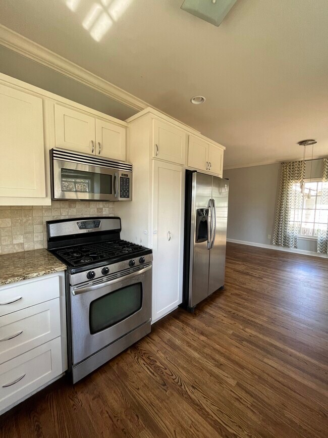 Kitchen - 1475 Groveland Ave NW