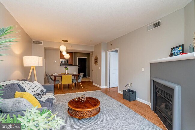 Building Photo - 851 N Glebe Rd