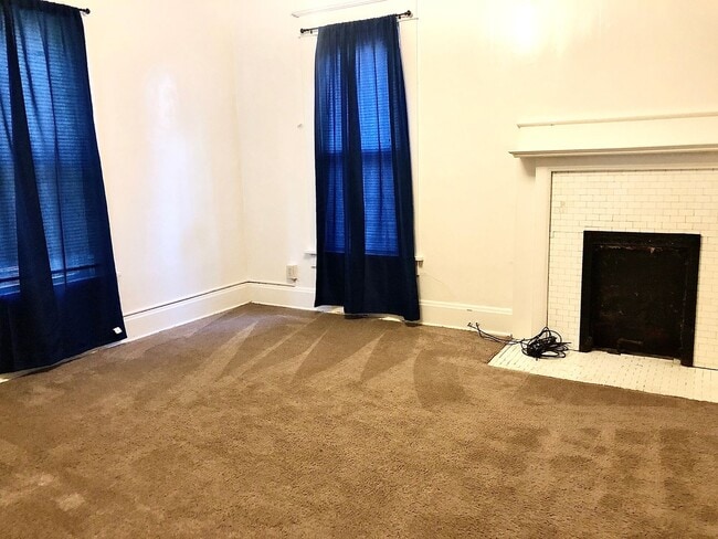 Building Photo - 5 Bedroom House - Walking distance from Central Campus