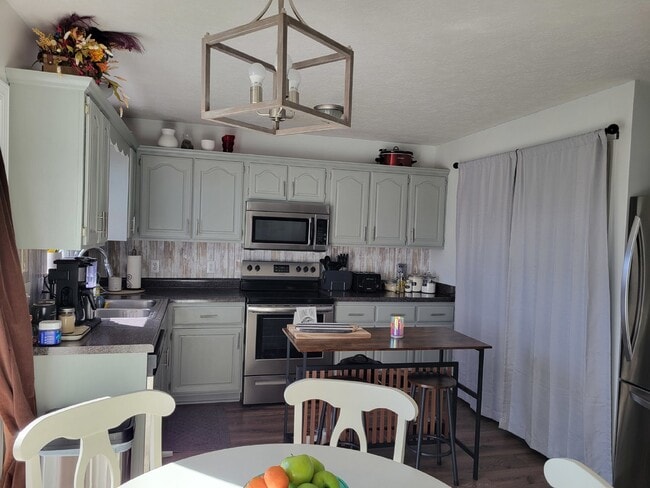 Building Photo - Available September 1st - This Home is Wai...