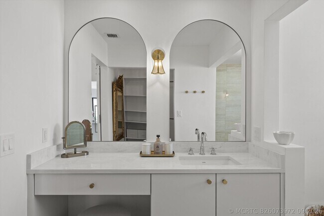 Building Photo - 2515 Bedford Mews Dr