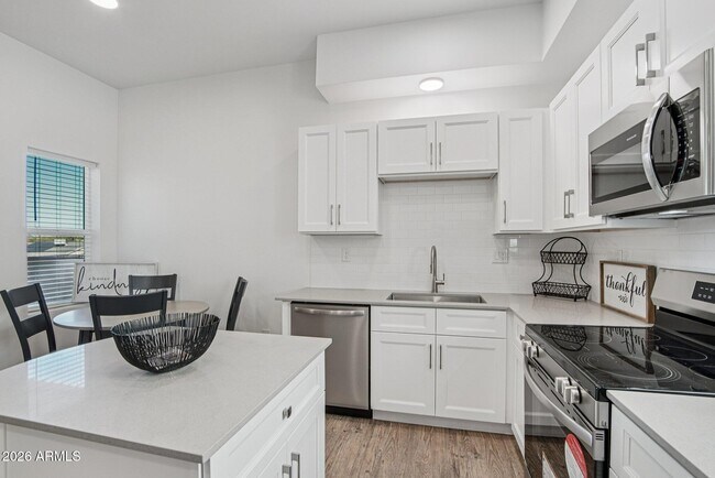 Building Photo - 3021 W Williams Dr