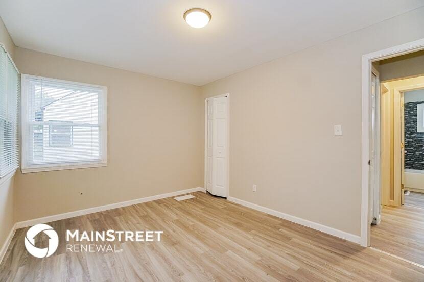 Building Photo - 973 Exeter Rd