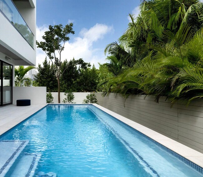 Building Photo - 1311 Bay Dr