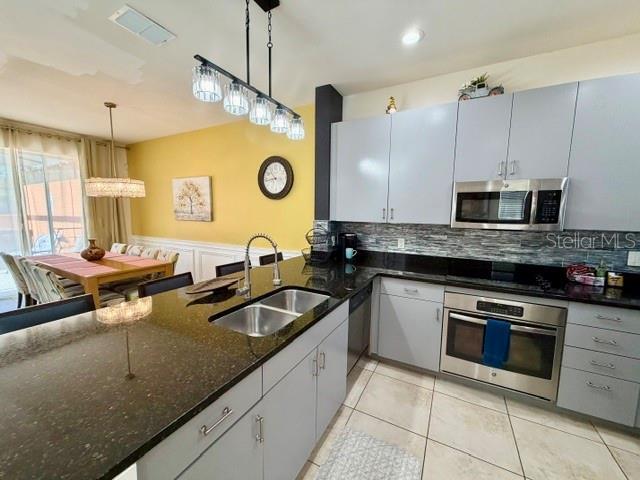 Building Photo - 5758 Lesabre Dr