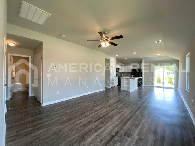 Building Photo - 52 Cottage Ln