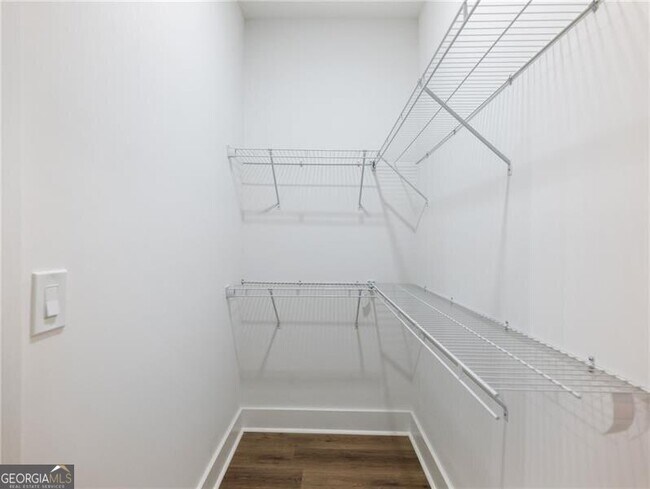 Building Photo - 2438 Shadburn Ferry Dr